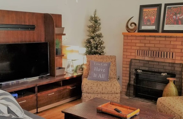 28+Day Stay⭐Smarthouse HDTV | 2 Kings + Queen | BBQ Firepit Patio Set | Keuri