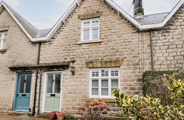 29 BONDGATE, pet friendly, character holiday cottage in Helmsley
