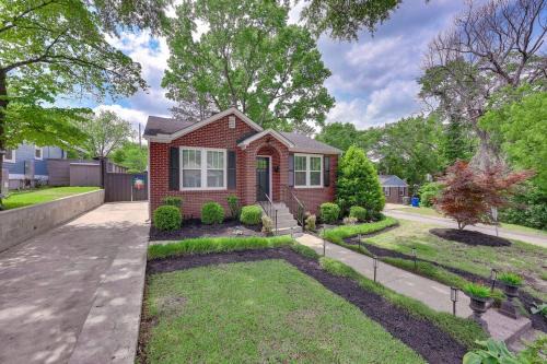 2BD 2BA Bungalow Beautiful Backyard Grill