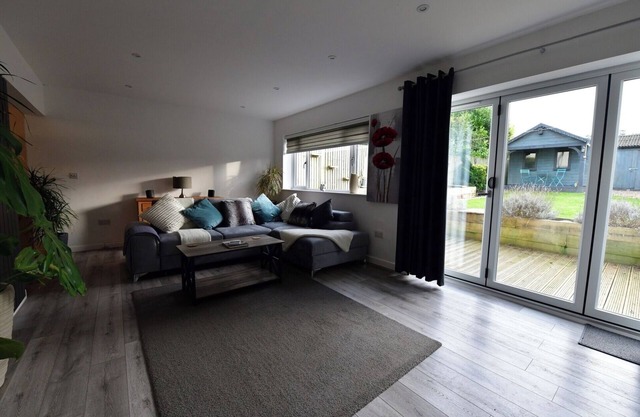 2BD Garden Home - A Short Walk to Stonehenge