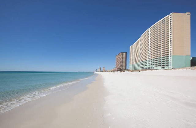 2BD/Panama City Beach - Oceanfront View with Full Kitchen, Pools, Bar, and More!