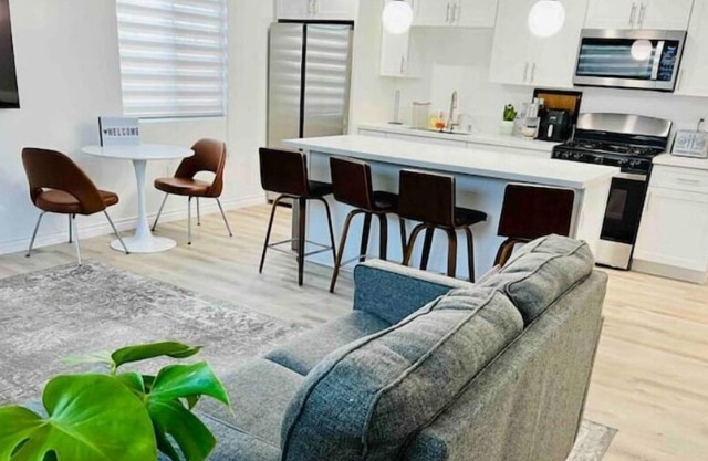 2Bed 1Bath in Central Location 2 LA & OC