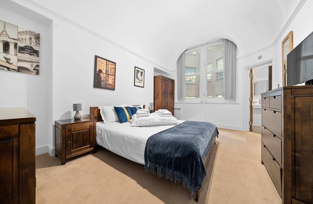 2BG Converted Embassy 1BR sleeps 4 with Air Con