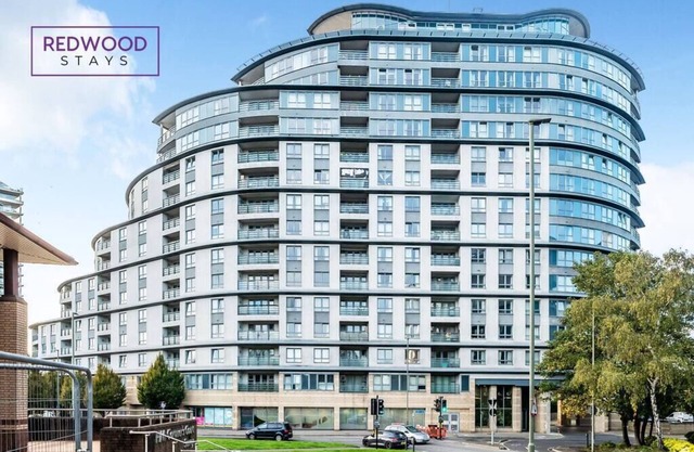 2BR 2BA Apt, Free Parking, Full Kitchen, Balcony