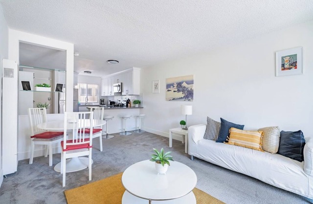 2BR/2BA Apt Nr UC Berkeley | 4 Beds & Free Parking