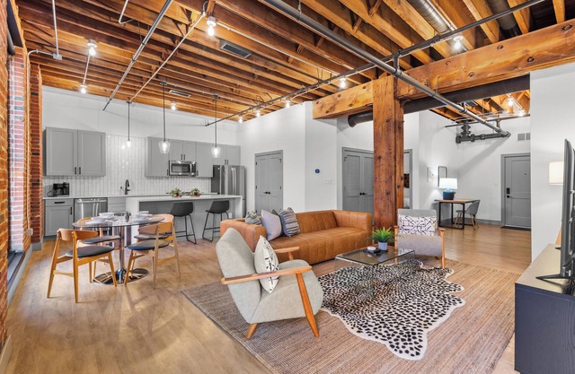 2BR 2BA Riverfront Loft W/D Gated Parking