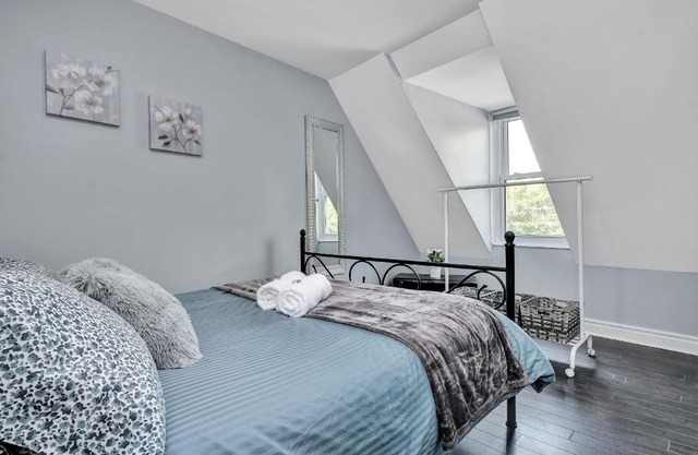 2BR Apartment w Netflix & Rooftop Terrace access