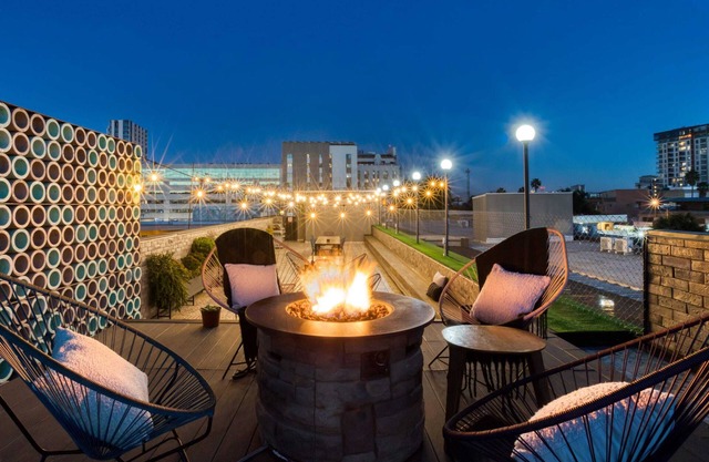 2BR Apt: Best Location in TJ: Gym+Lounge+Rooftop w/Fire Pit