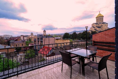 2BR Apt w terrace & stunning views