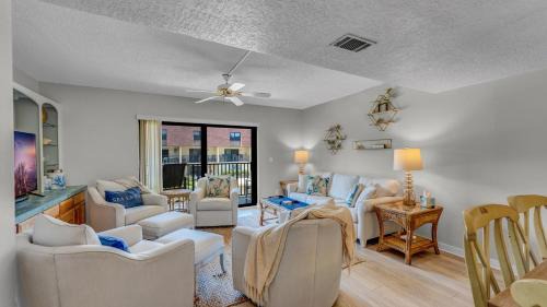2BR Beachfront Condo with Pool BBQ & Steps To Pier