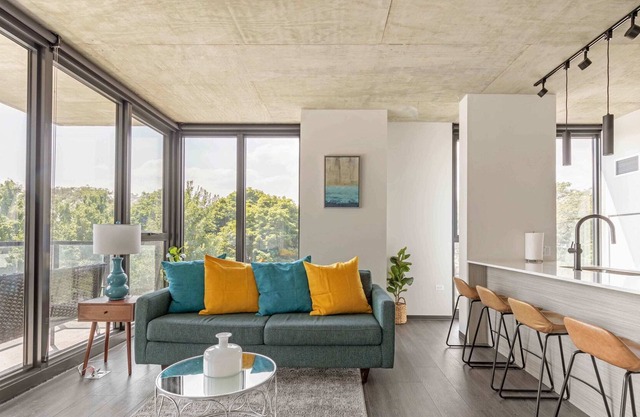 2BR Chic New Apartment With Rooftop Pool & Gym