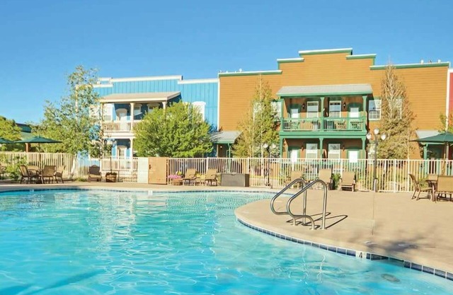 2br Condo Saddle Up for Western Outdoor Fun!