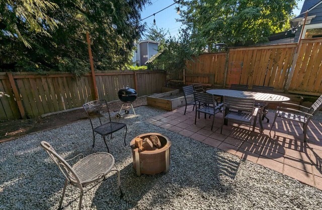 2BR Craftsmen Greenlake Home + Backyard + Firepit