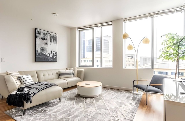 2BR | Gym, Rooftop & Pool | Bellevue | Sophari A