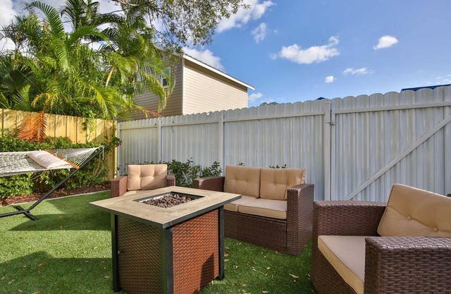 2BR House near Downtown & Siesta Key w/ Backyard!