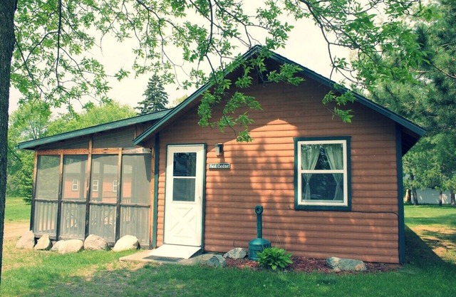 2BR Lakefront Cabin w/Private Launch & Dock