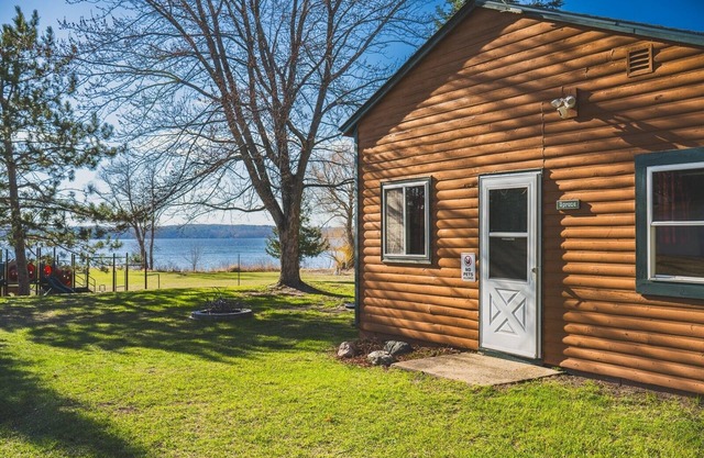 2BR Lakefront Cabin w/Private Launch & Dock