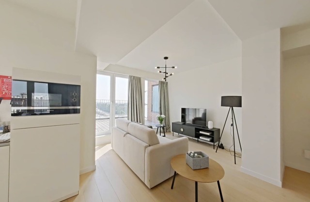 2BR NATO & EU Apartment - FreeLuggage Room