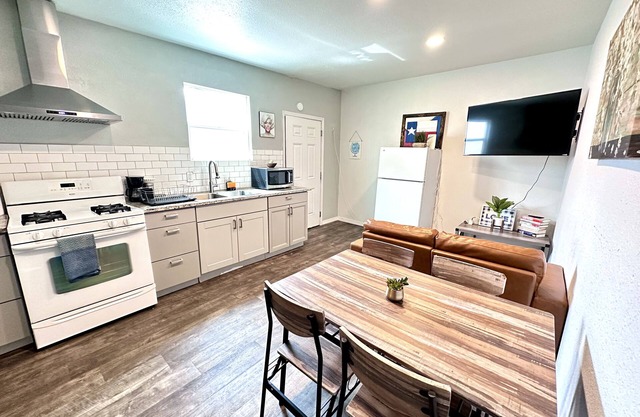 2BR Newly Remodeled Apartment 3min to Ft. Blissn