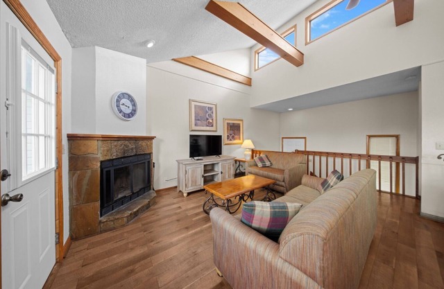 2BR Resort - Close to Lake & Full of Fun