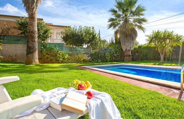 2FIN01 - Cozy 3 bedroom house with garden and private pool located in a quiet residential area