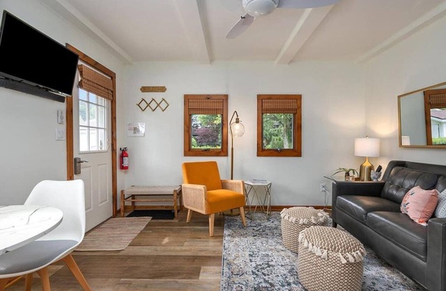 2min walk Downtown | Outdoor Patio | Pet Friendly