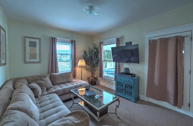 2nd Base Apt 1 - All Star Baseball Rentals