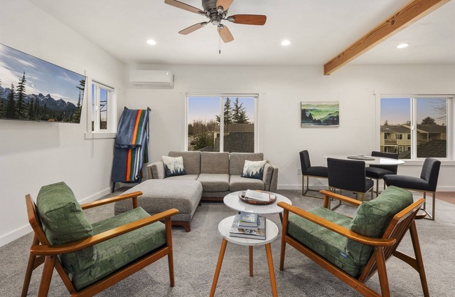 2nd floor in Duplex 2BR Ski & Hike Retreat Near Mt. Rainier