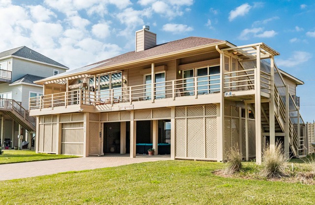 2nd Row Beachside - Great Gulf Views, Huge Patio w/ Hot Tub & TV, Dog Friendly