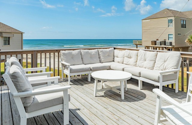 2nd Row Pirates Beach Home - Great Views & Short Walk to the Beach!