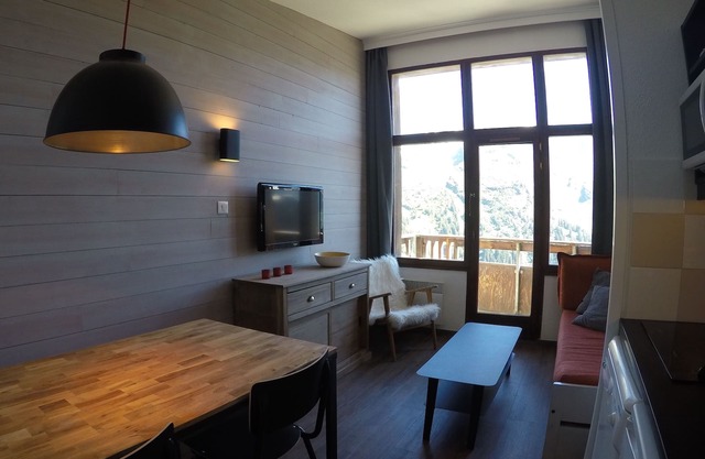 2p Falaise Avoriaz, top floor, facing south, exceptional view, ski-in ski-out