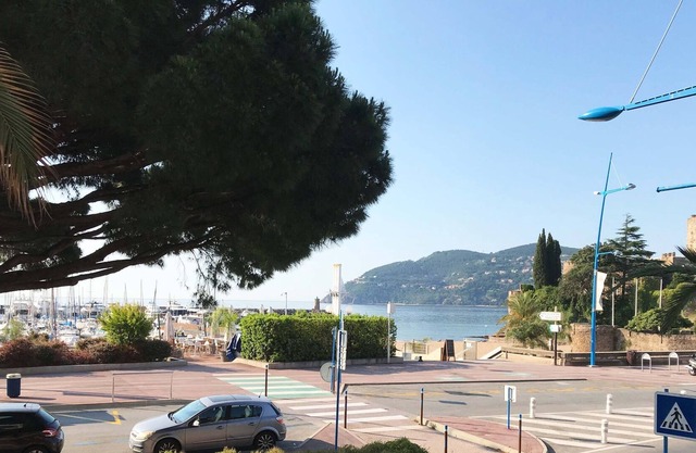 2P40 2-room apartment with sea and port view