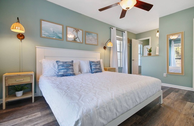 ☀️ 3/2 beach home🏖️5 min walk 2 beach🐕Dogs OK🚙Parking🏍️Garage 4 motorbike