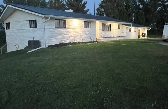 3/2 Clare, MI Quaint Guest House with scenic views!