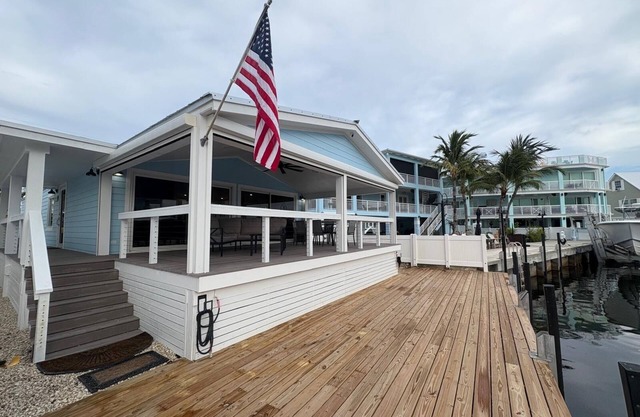 3/2 home in beautiful Key Largo with private 40' boat dock.