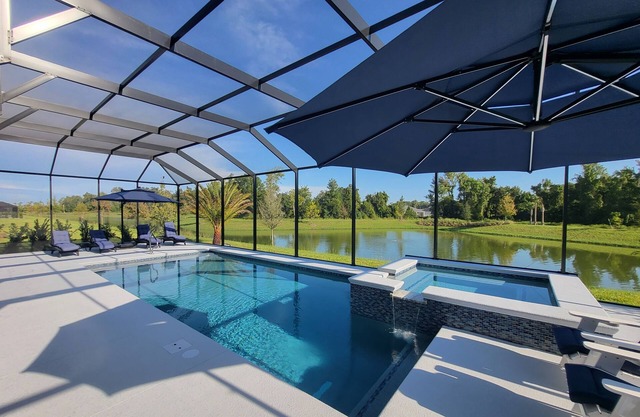 3/2 in The Village of Lake Denham