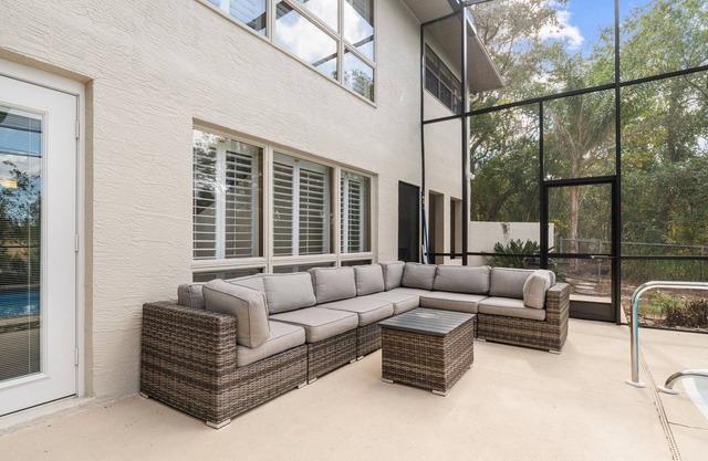 3,450sqft 2 Story heated Pool House - 5 min from Crystal river !