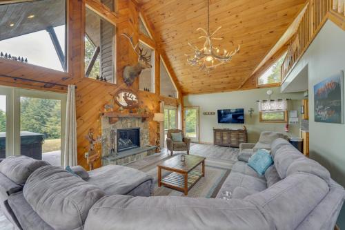 3-Acre Benezette Cabin Hot Tub, Grill and Mtn View