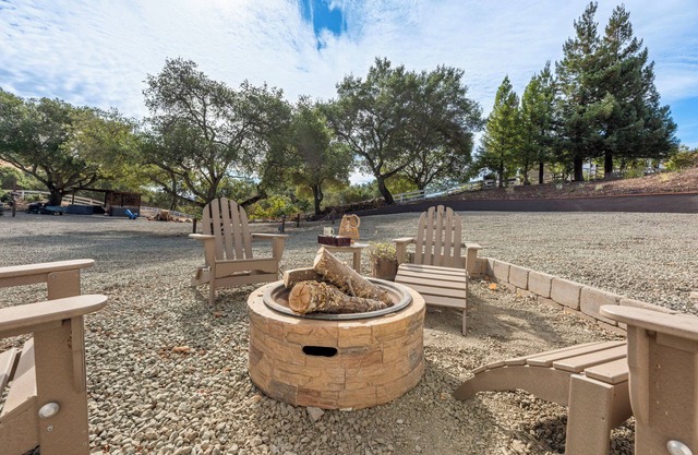 3 Acre Wine Country Getaway-with Wifi, pool, hot tub, gym near Napa, lower level