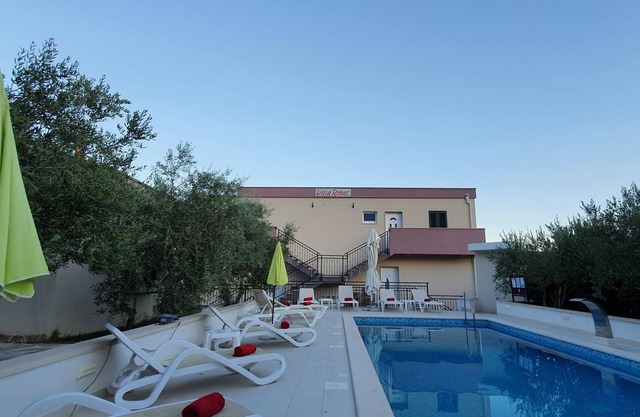 3 apartment house with pool