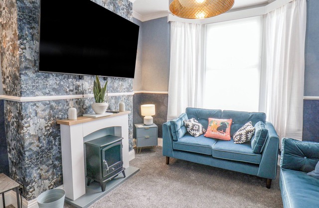 3 AUBOROUGH STREET, pet friendly, with a garden in Scarborough