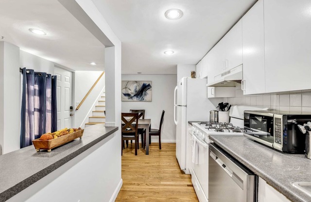 3 Bed 1 Bath with Free Parking