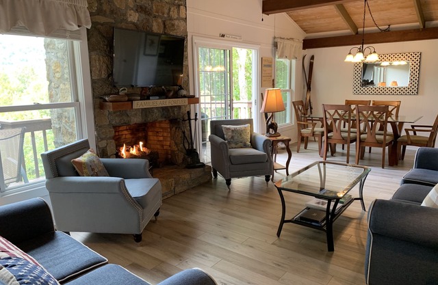 3 Bed/2 Bath Cottage Sleeps 6, Easy Access, Great View