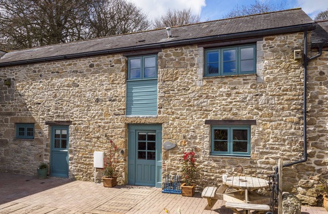 3 bed cottage nr Falmouth/Helford River with shared pool/hot tub