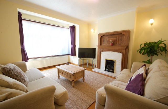 3 Bed House-Great London Location