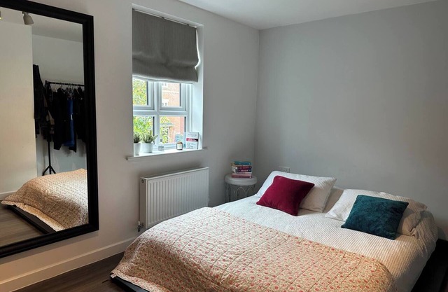 3-Bed Modern Town House Newbury Racecourse