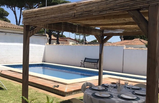 3-bedroom house with pool