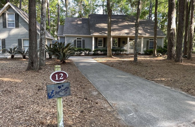 3 bedroom/2 1/2 bath ranch home, landtrans included, Melrose Pool Open!