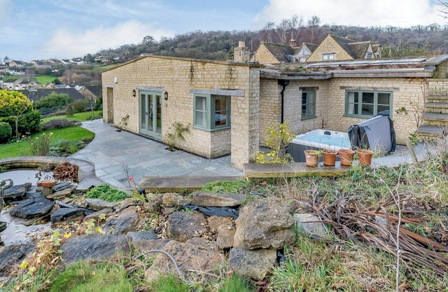 3 bedroom accommodation in Wotton-under-Edge