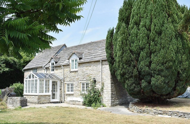 3 bedroom accommodation in Harmans Cross, near Swanage